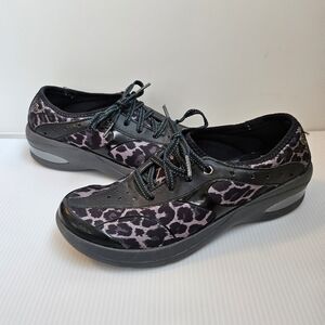 Bzees Memory Foam Fashion Sneakers Regal Size 6M Lace Up Gray and Black